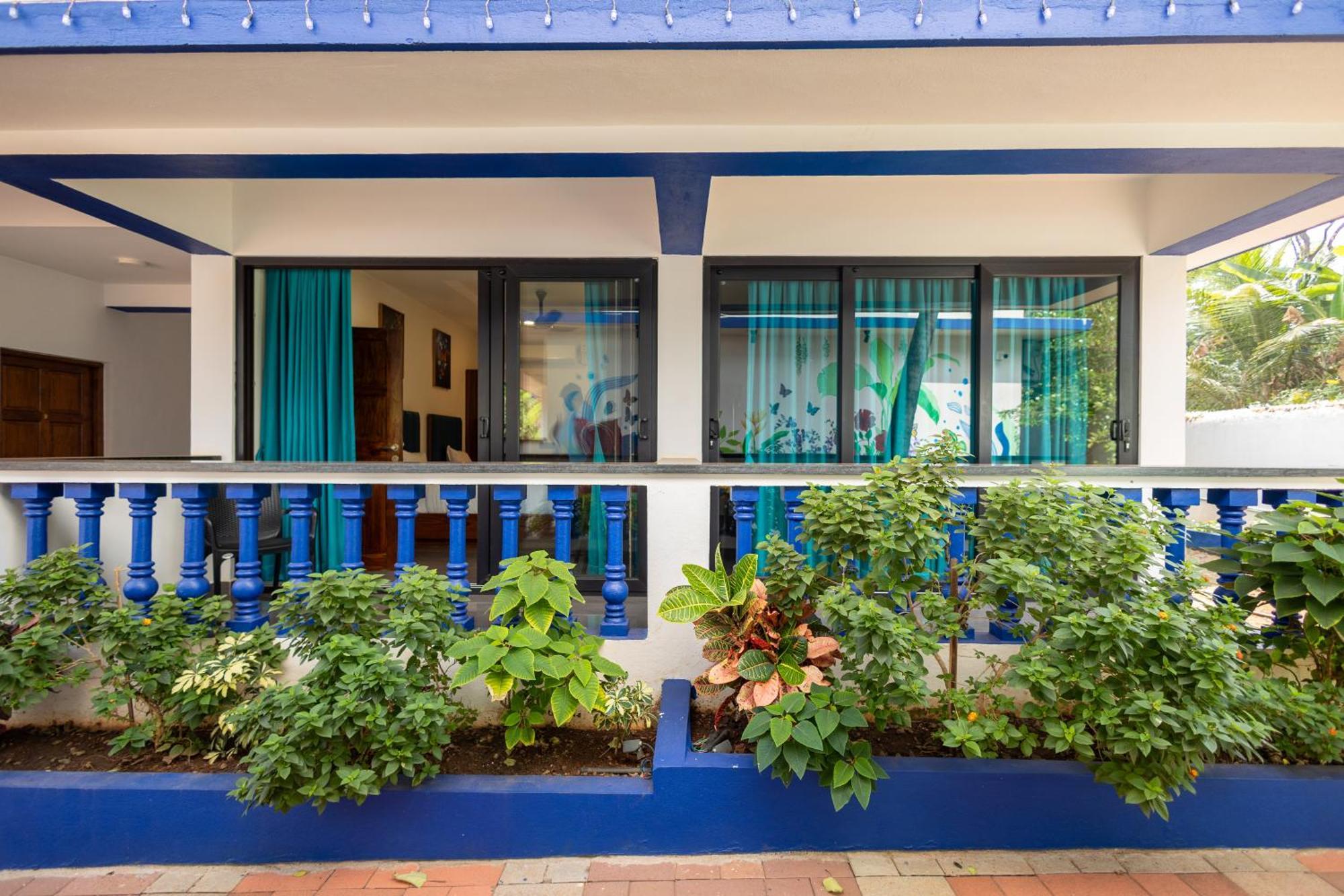 Anjuna Blue Resort Экстерьер фото