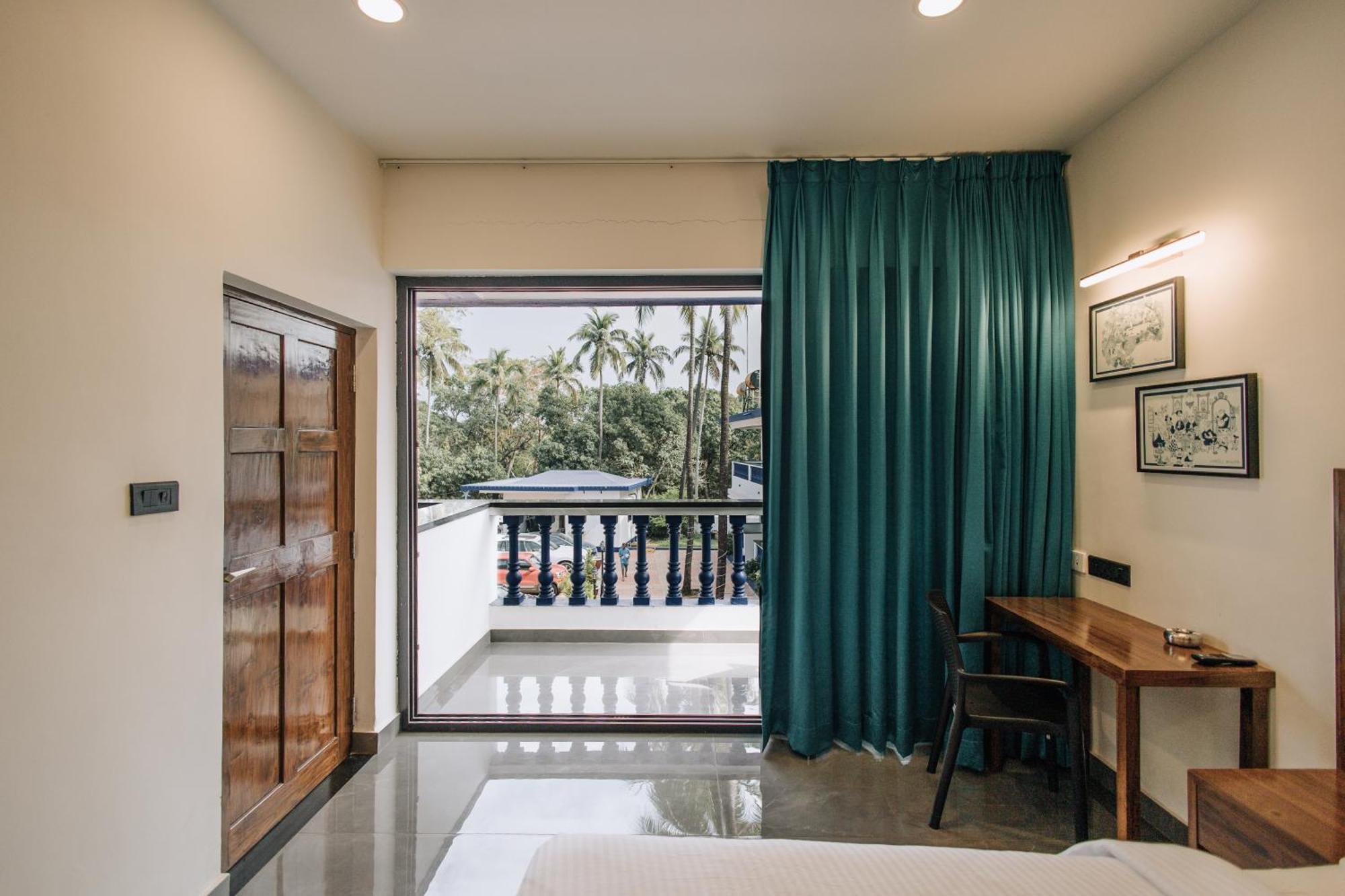 Anjuna Blue Resort Экстерьер фото