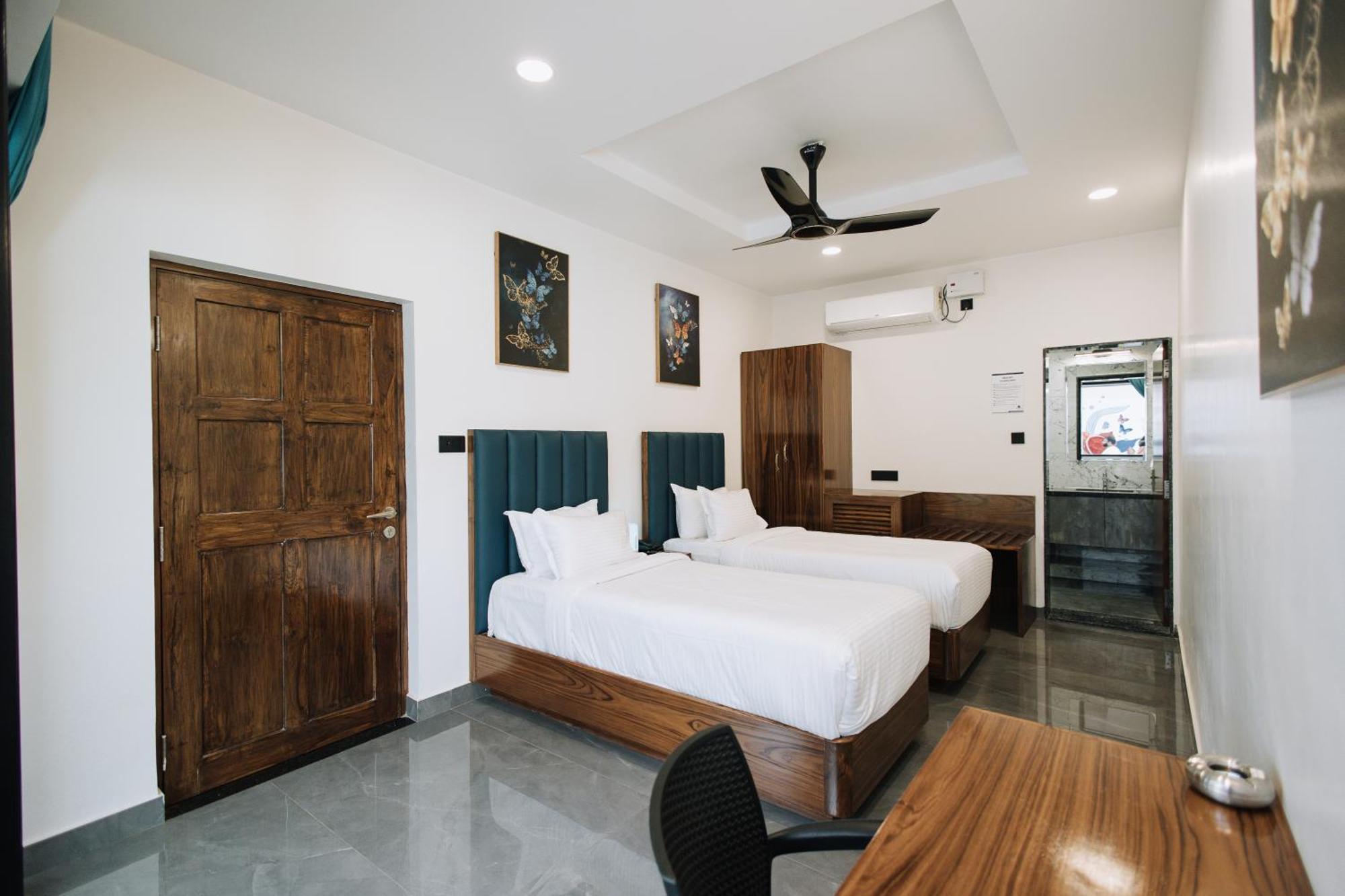 Anjuna Blue Resort Экстерьер фото