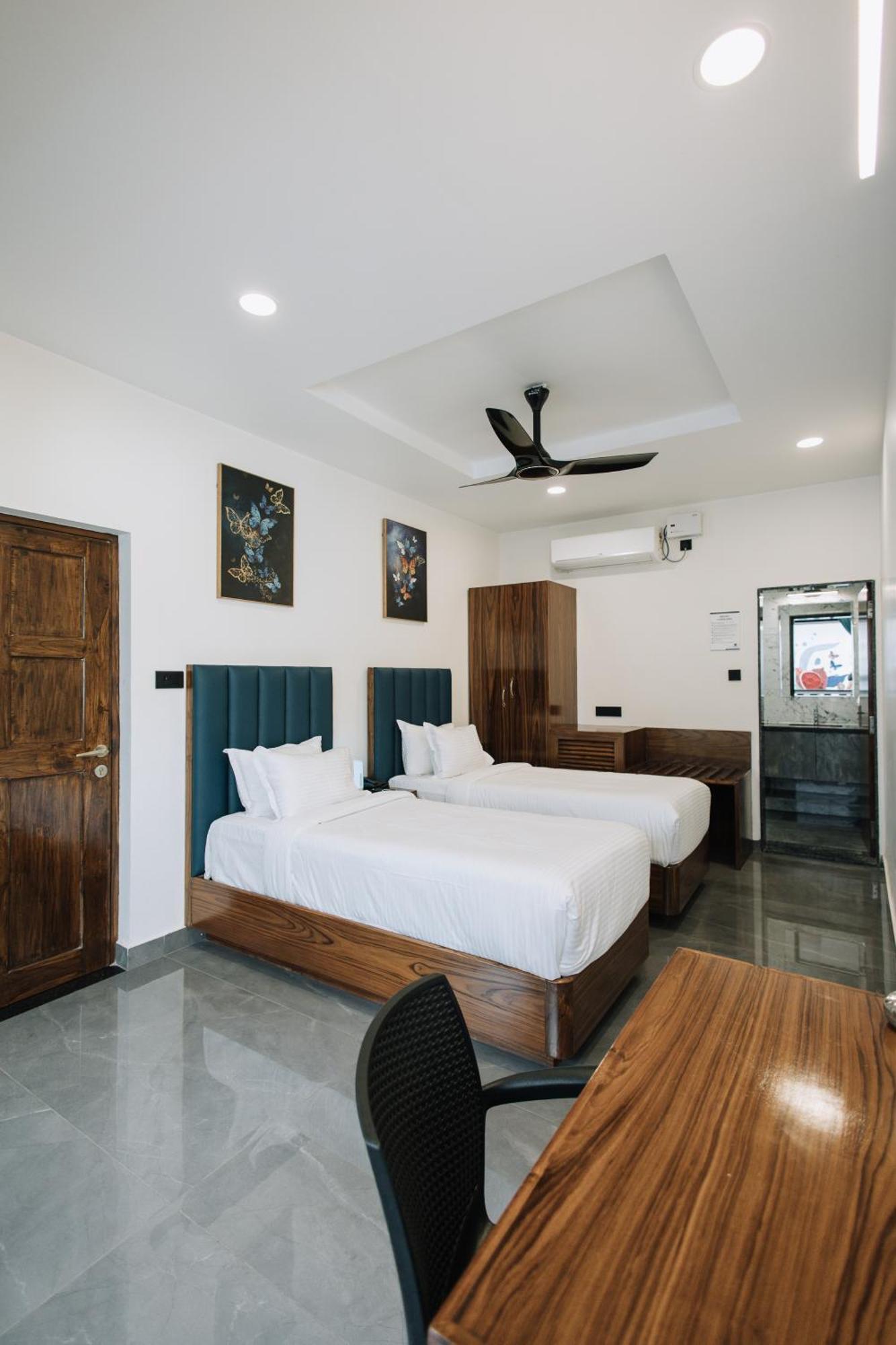 Anjuna Blue Resort Экстерьер фото