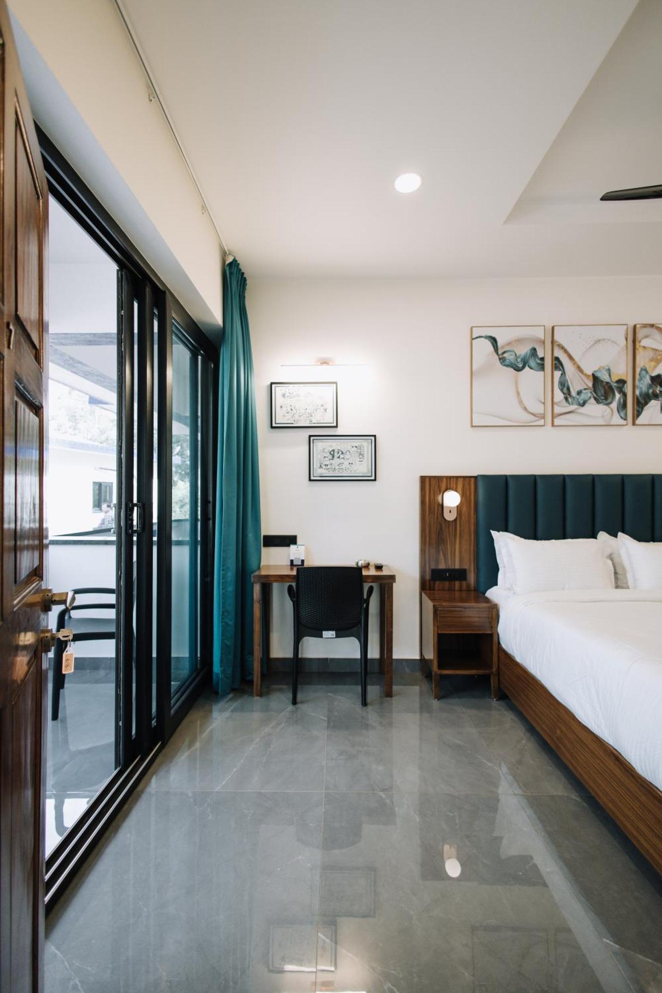 Anjuna Blue Resort Экстерьер фото
