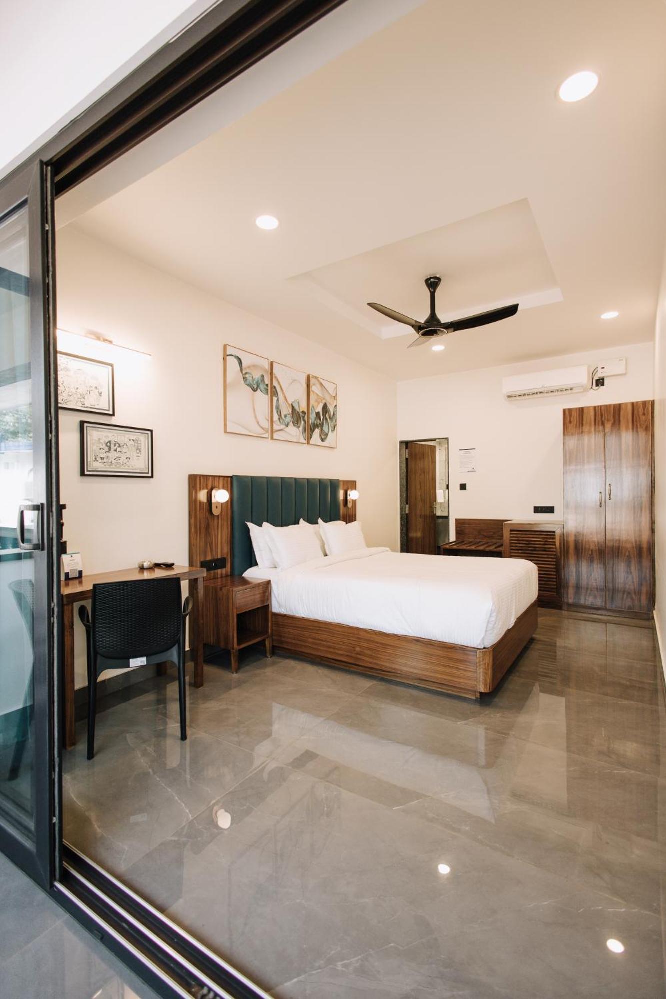 Anjuna Blue Resort Экстерьер фото