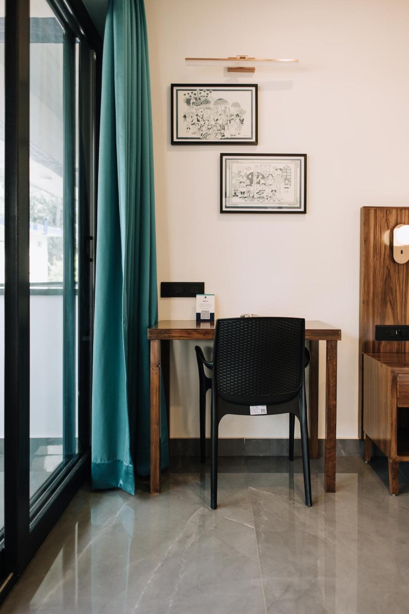 Anjuna Blue Resort Экстерьер фото