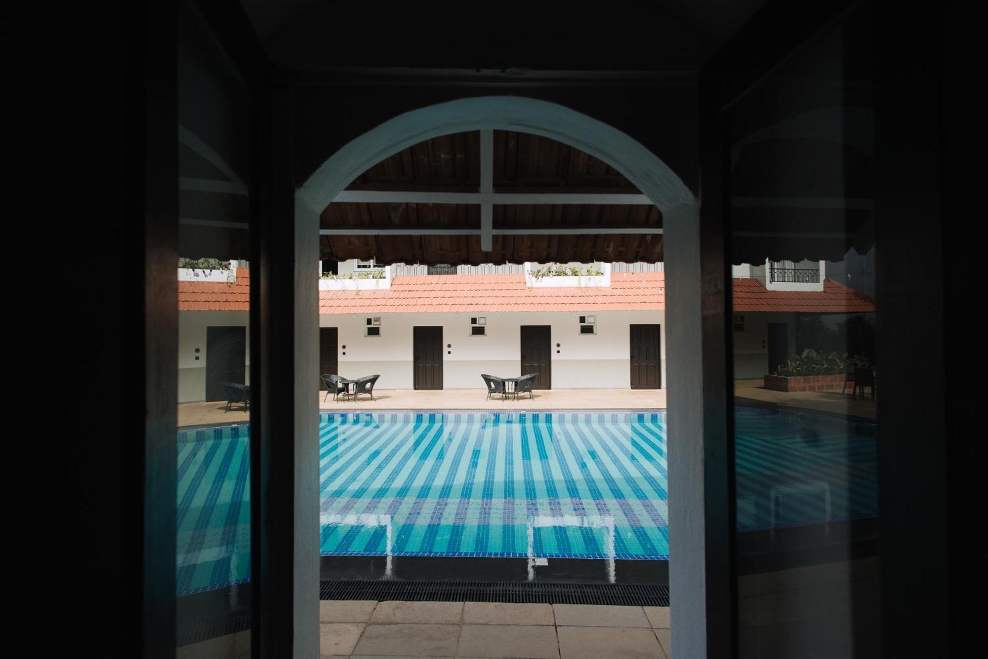 Anjuna Blue Resort Экстерьер фото