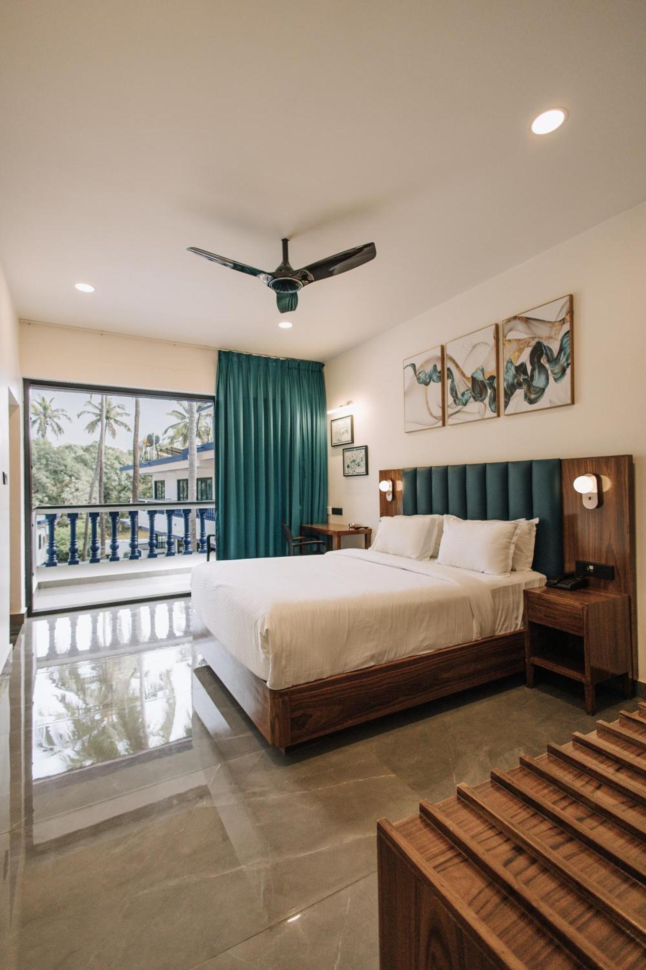 Anjuna Blue Resort Экстерьер фото