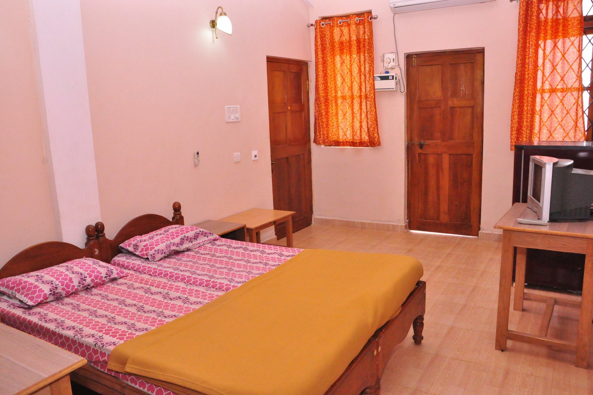 Anjuna Blue Resort Экстерьер фото