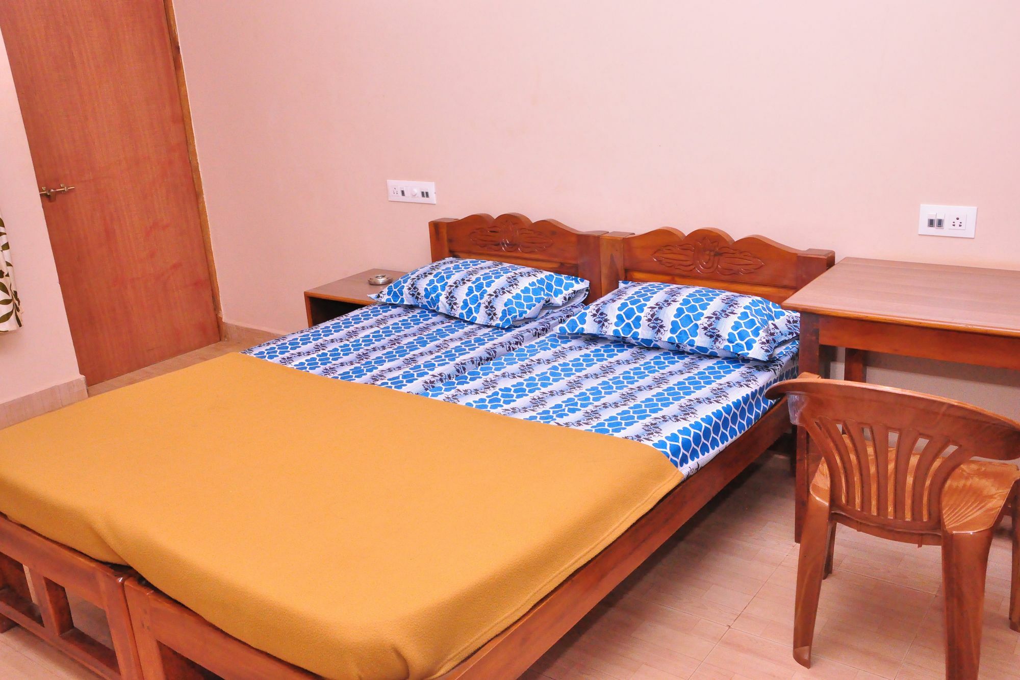 Anjuna Blue Resort Экстерьер фото