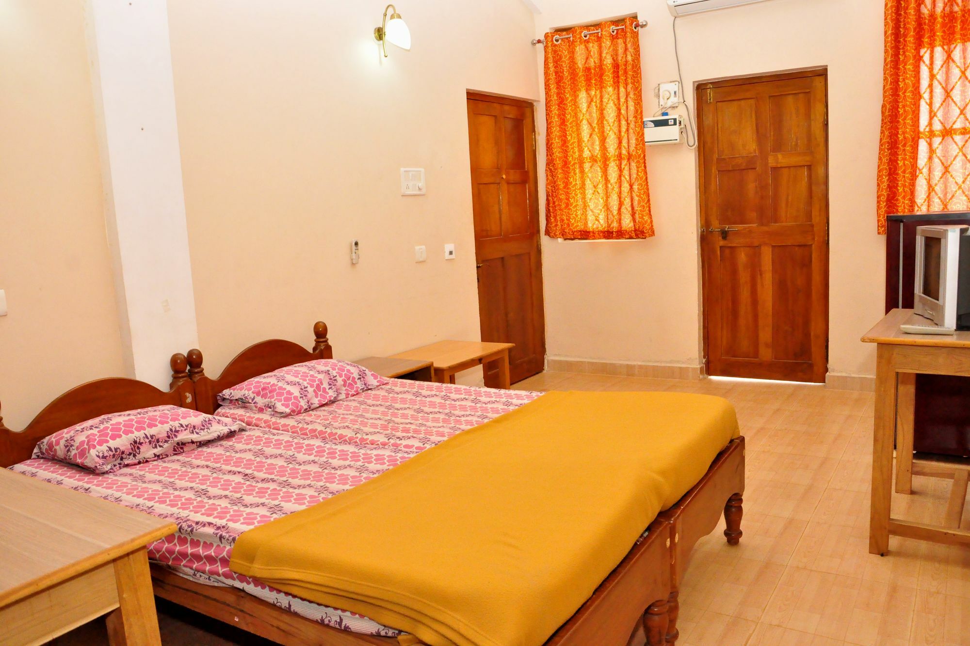Anjuna Blue Resort Экстерьер фото