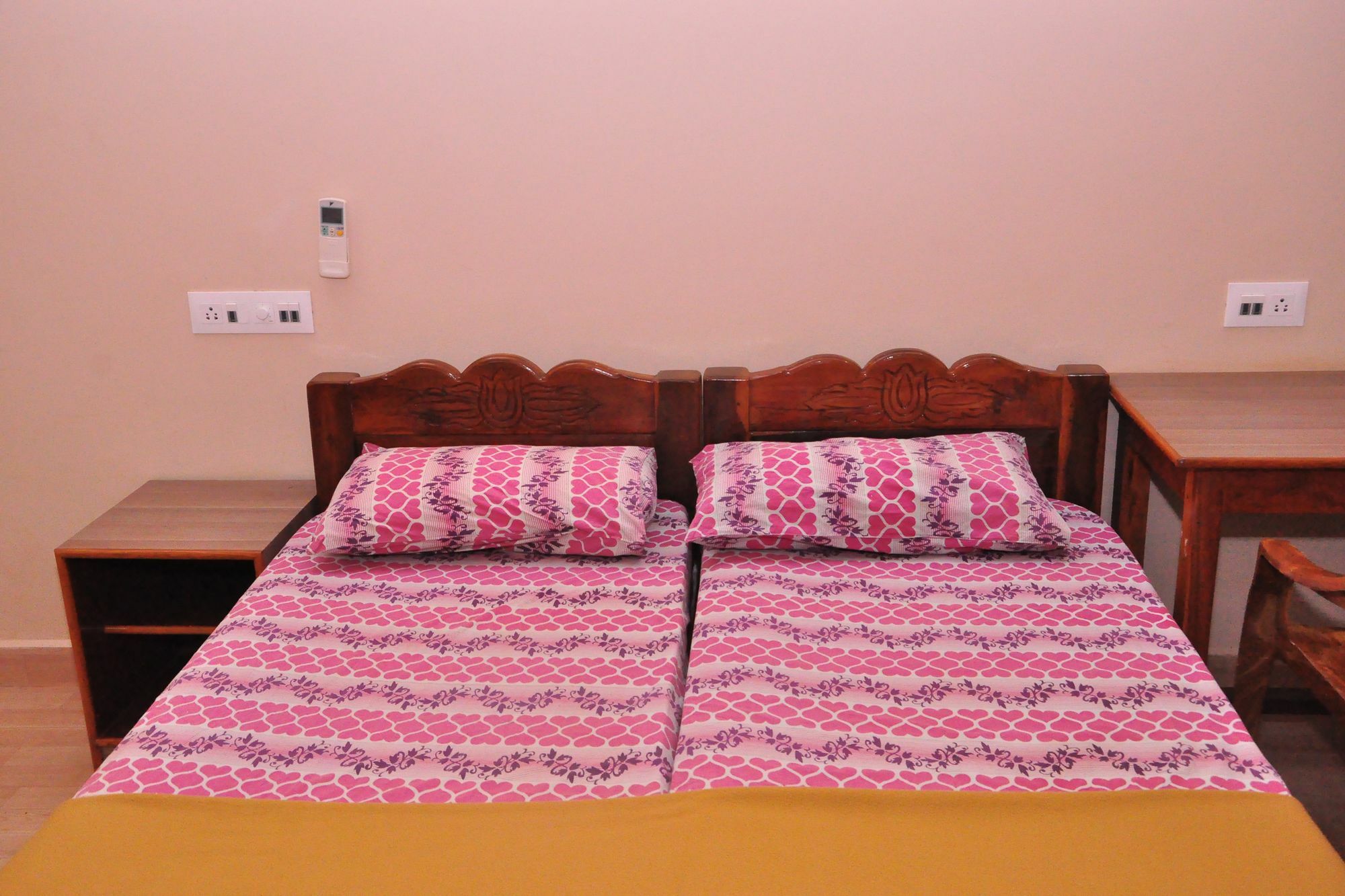 Anjuna Blue Resort Экстерьер фото
