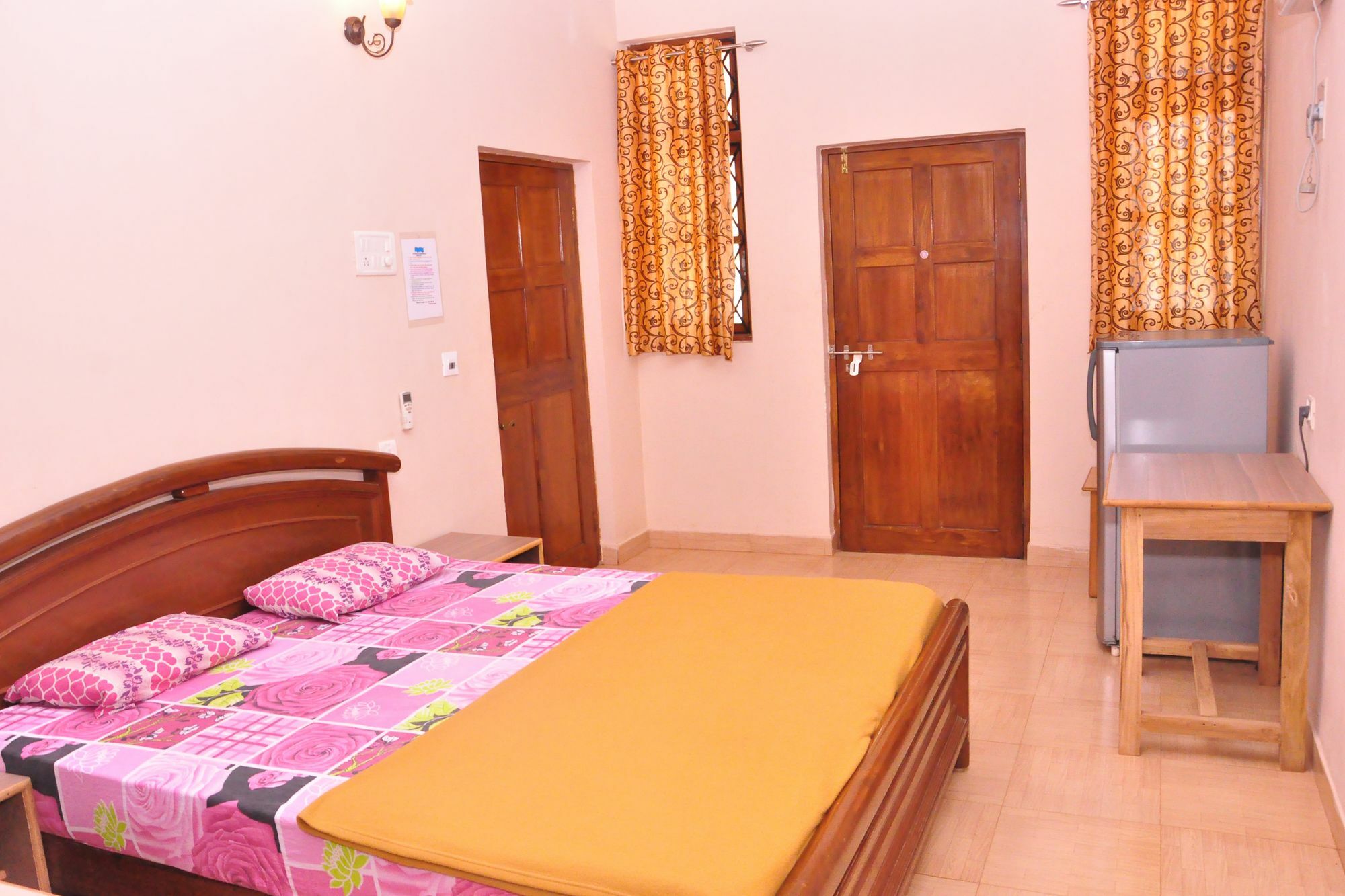 Anjuna Blue Resort Экстерьер фото