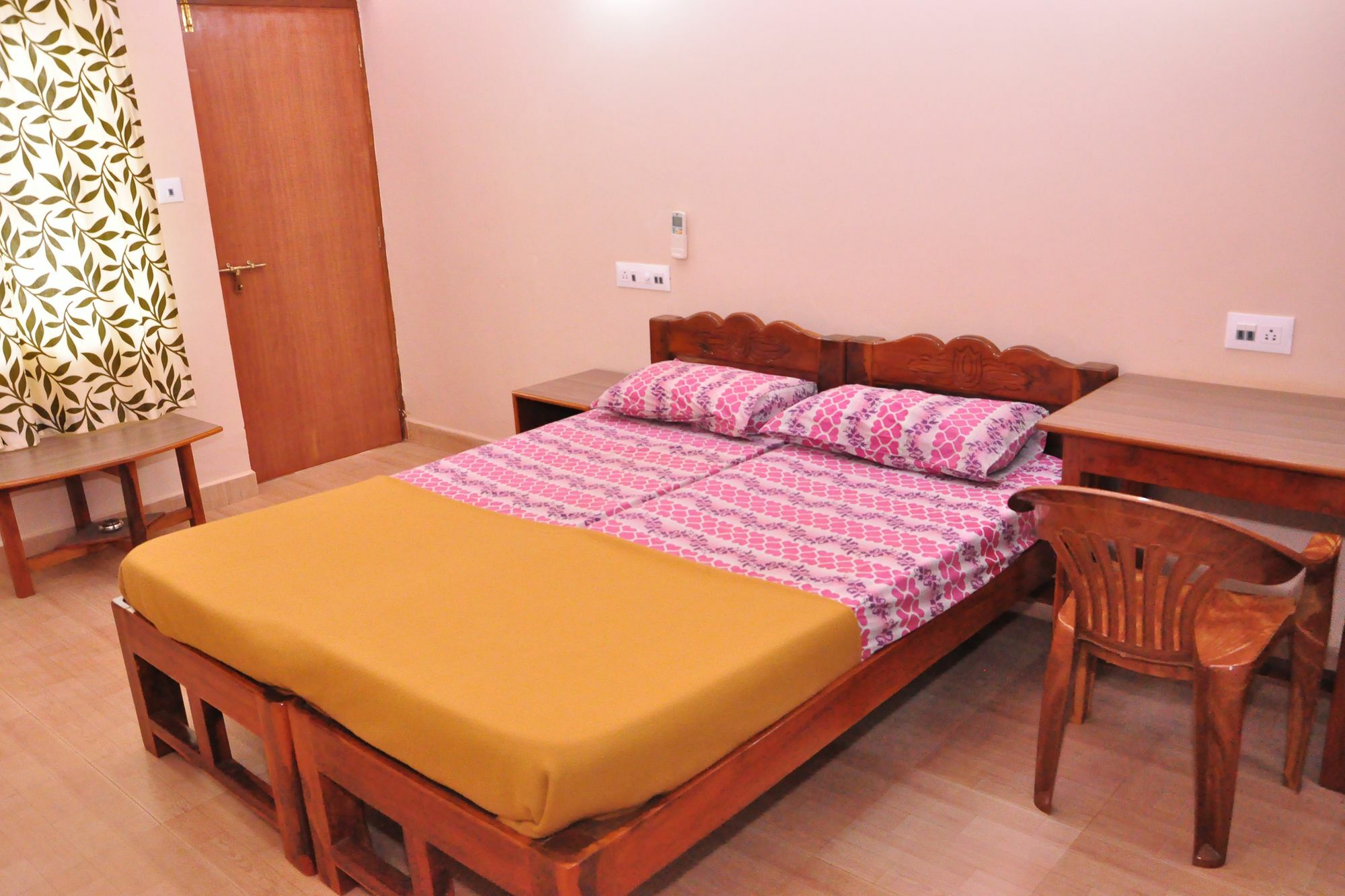 Anjuna Blue Resort Экстерьер фото
