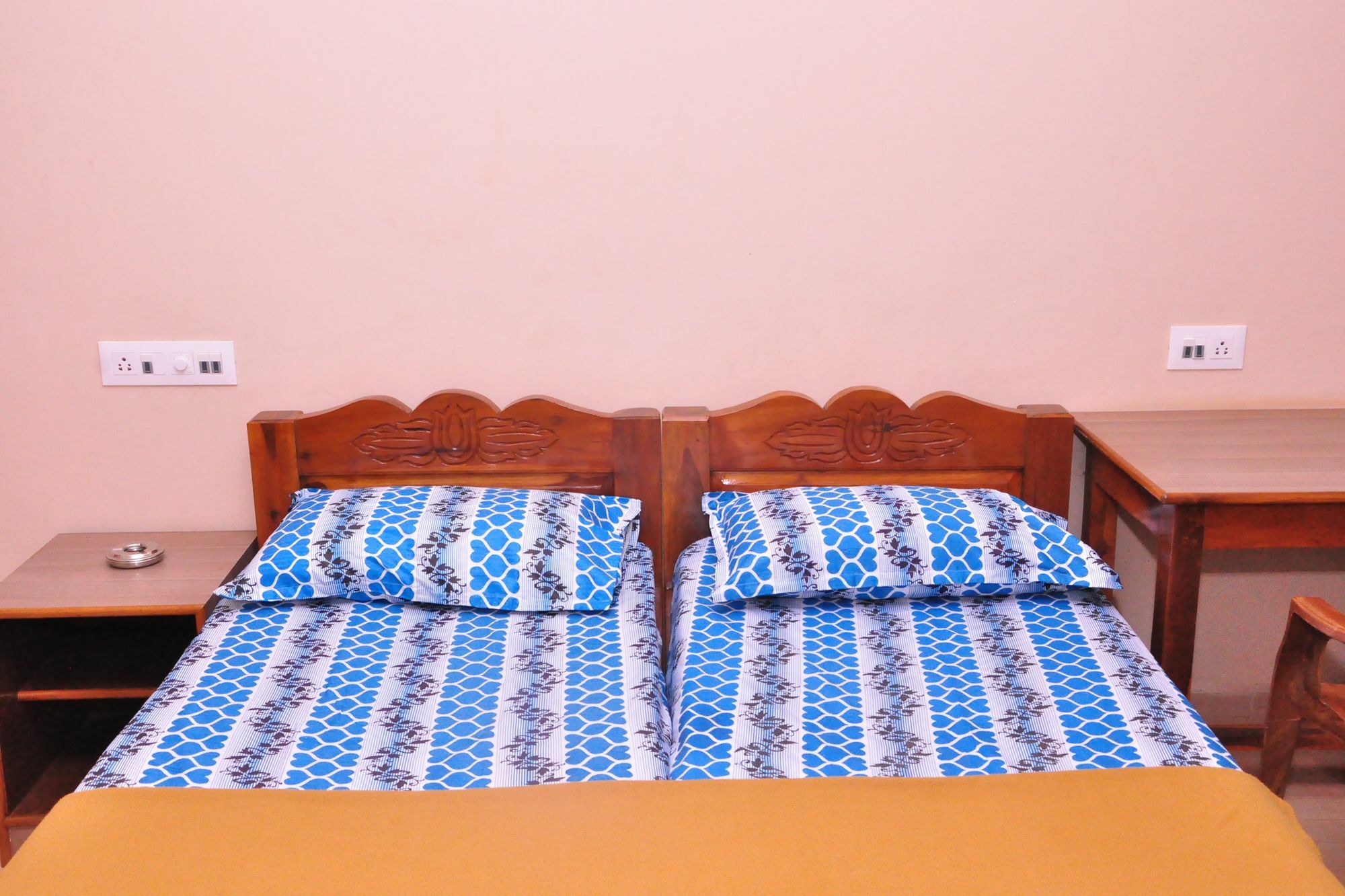 Anjuna Blue Resort Экстерьер фото