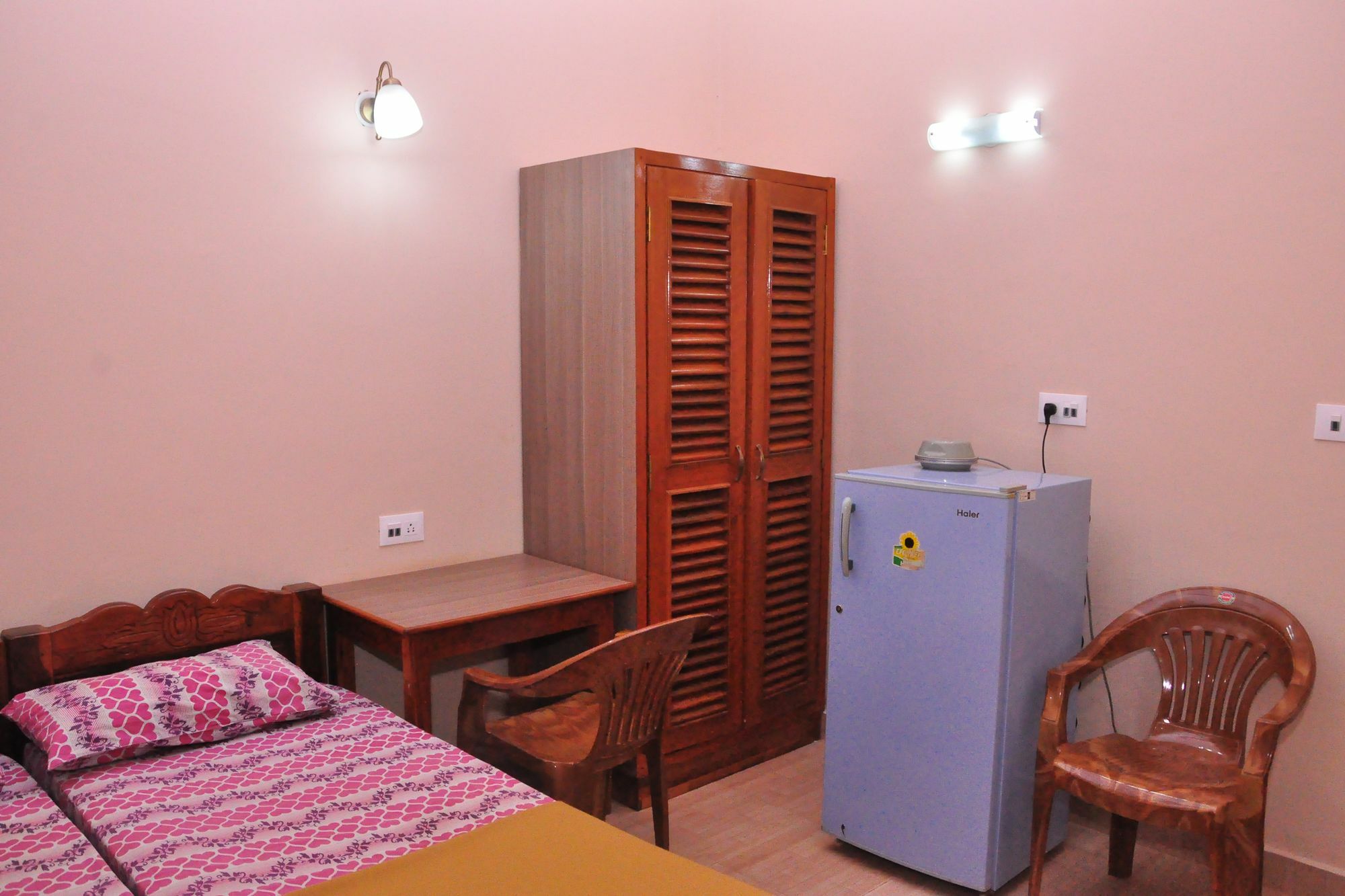 Anjuna Blue Resort Экстерьер фото