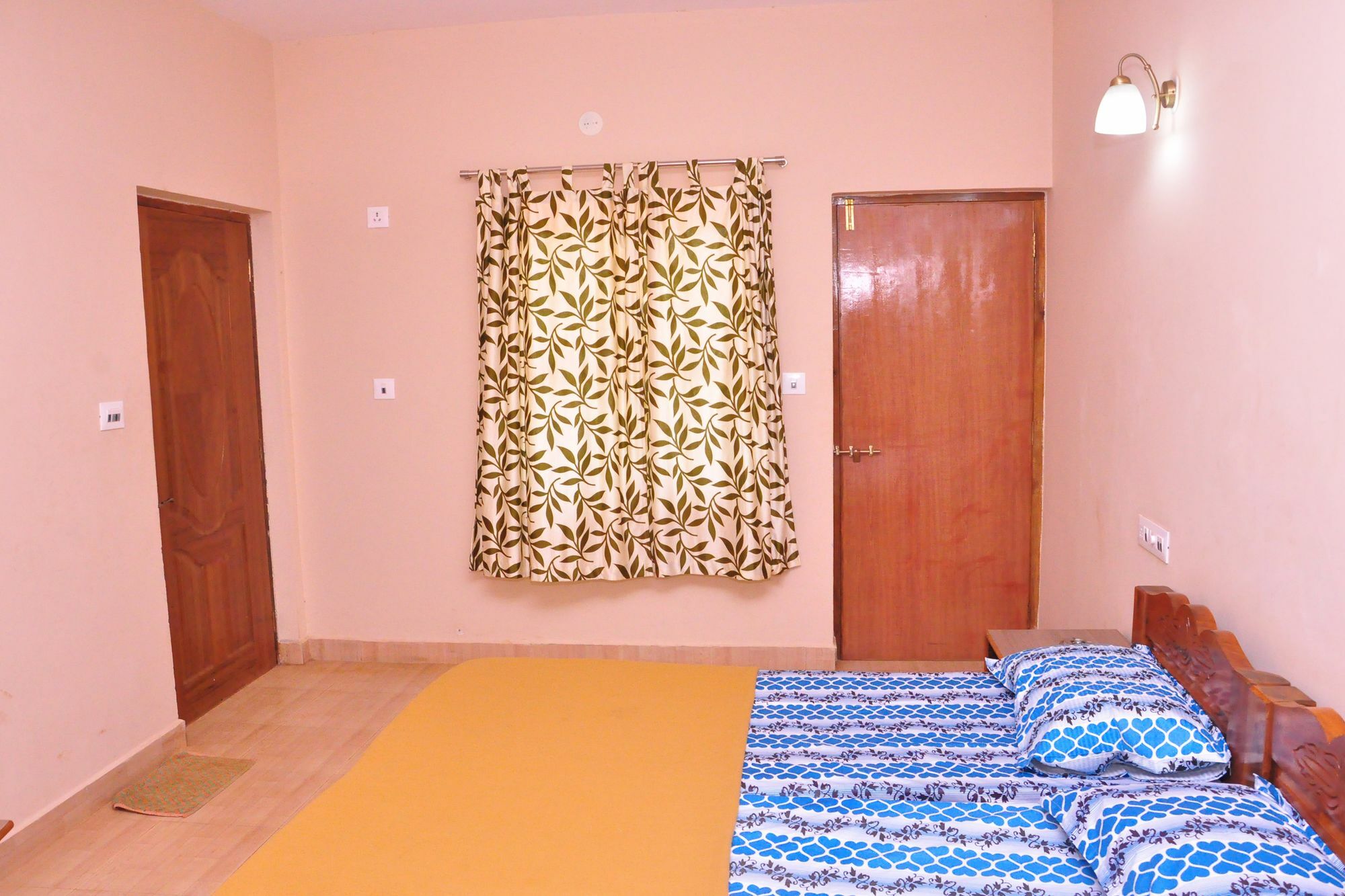 Anjuna Blue Resort Экстерьер фото