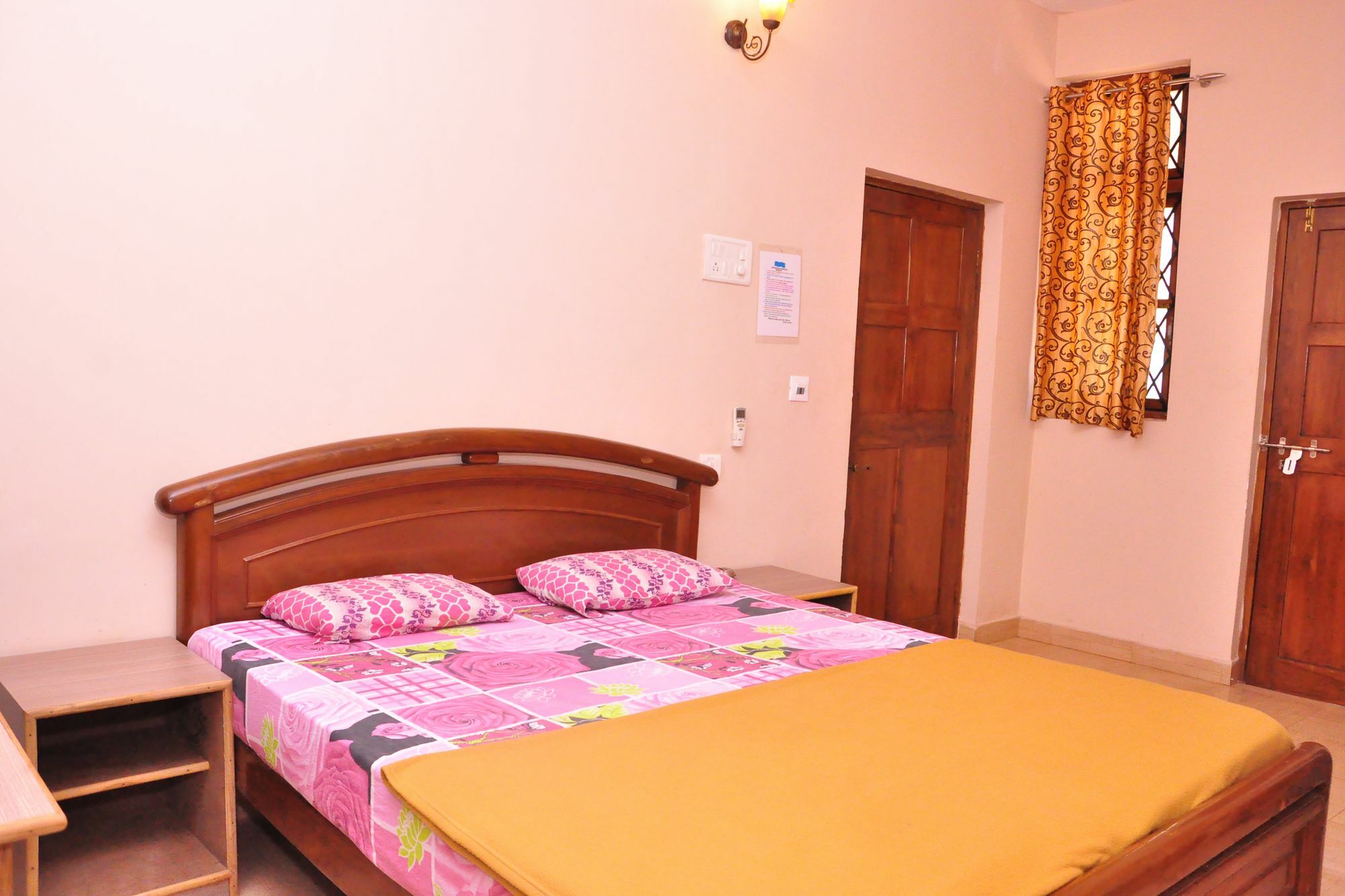 Anjuna Blue Resort Экстерьер фото