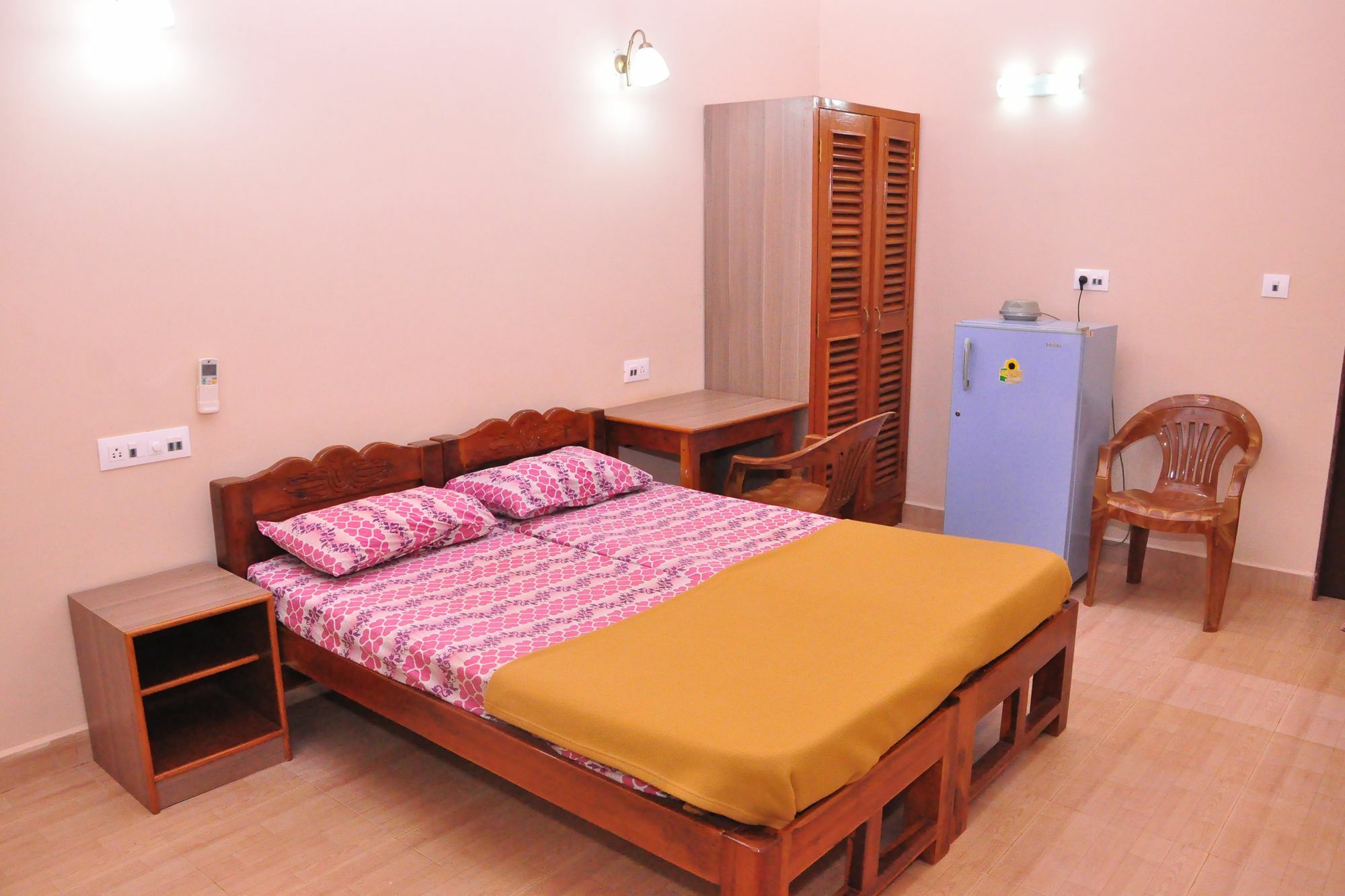 Anjuna Blue Resort Экстерьер фото