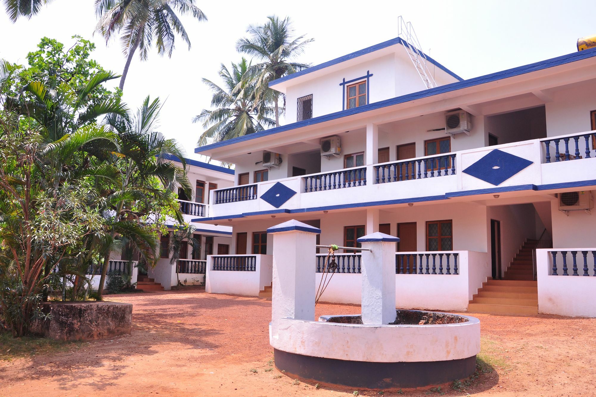 Anjuna Blue Resort Экстерьер фото