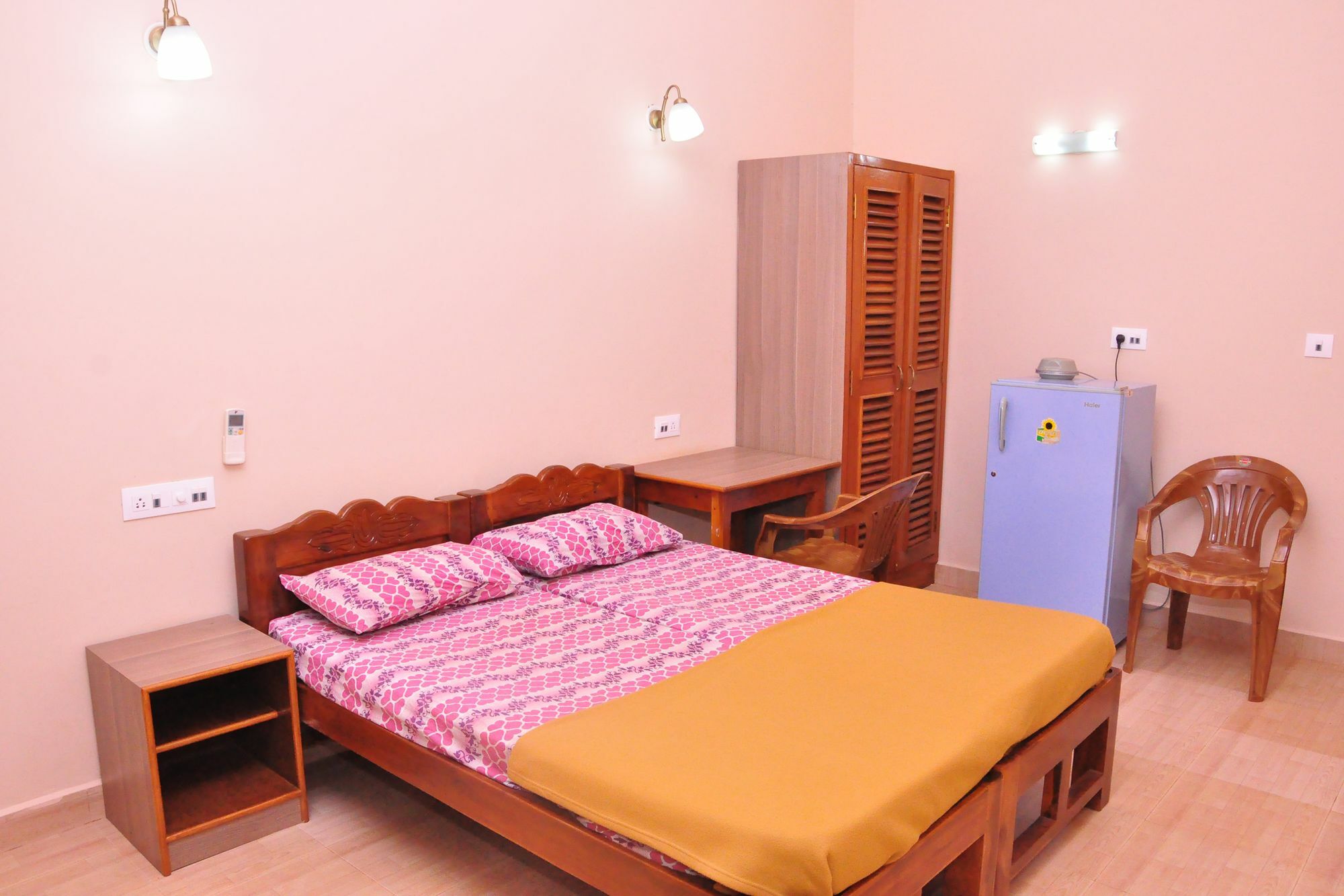Anjuna Blue Resort Экстерьер фото