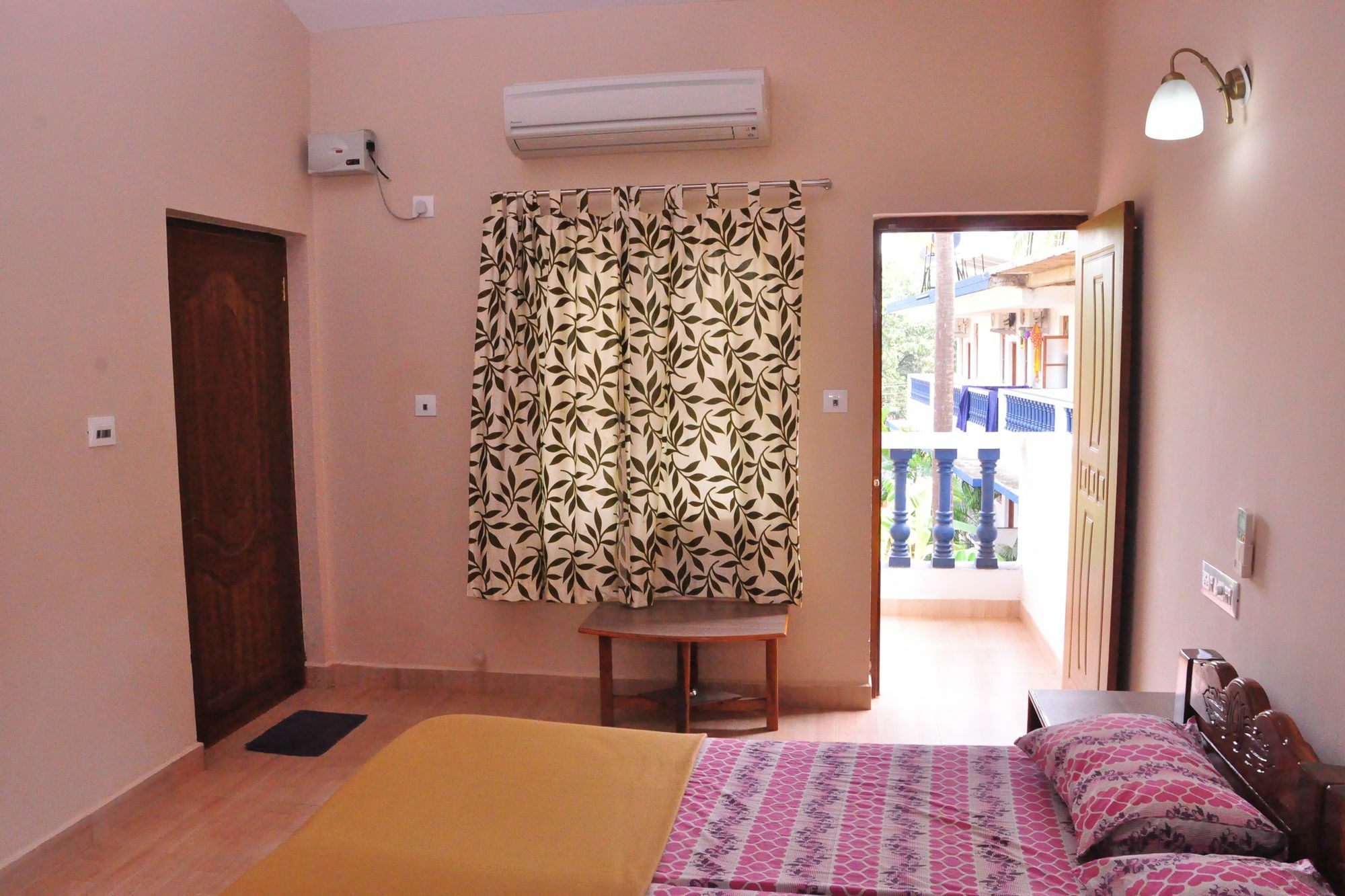 Anjuna Blue Resort Экстерьер фото