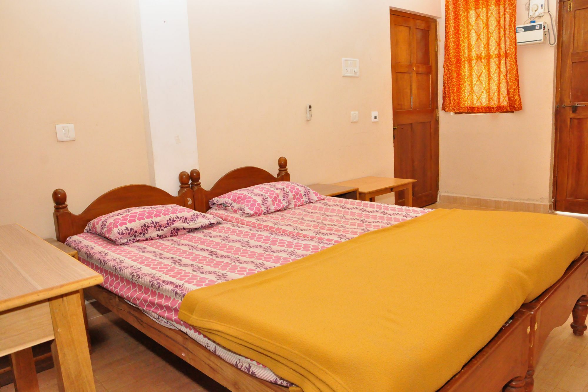 Anjuna Blue Resort Экстерьер фото