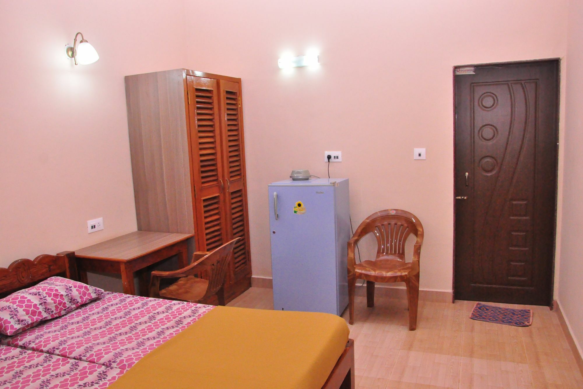 Anjuna Blue Resort Экстерьер фото